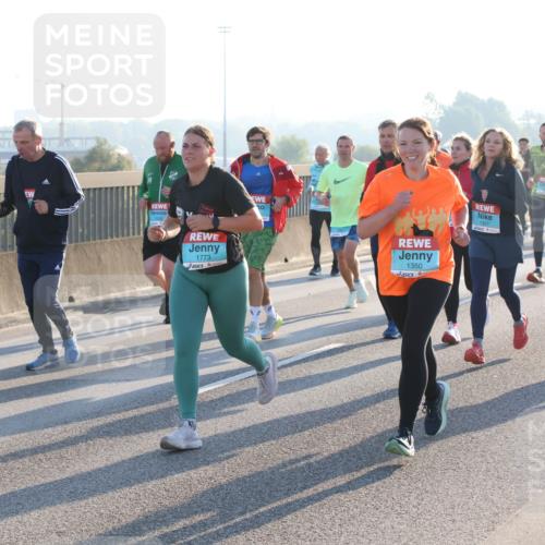 03.10.2025 - Köhlbrandbrückenlauf Lena Gebhardt http://msf.ph/oto/9061874 03.10.2025 09:19:59 Position 1 1773, 10, 1350, 1327, 1331 meine-sportfotos.de
