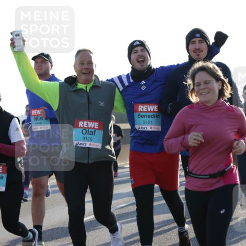 03.10.2025 - Köhlbrandbrückenlauf Jannik Wohlers http://msf.ph/oto/9061875 03.10.2025 09:23:20 Position 3 19, 3001, 2409, 3120, 3121 meine-sportfotos.de