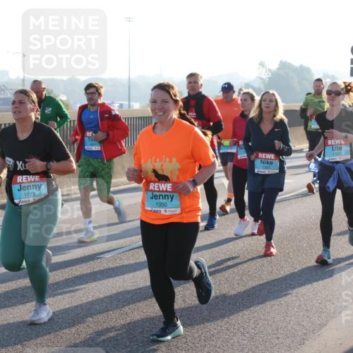 03.10.2025 - Köhlbrandbrückenlauf Lena Gebhardt http://msf.ph/oto/9061884 03.10.2025 09:20:00 Position 1 1773, 3484, 1350, 1327, 1331 meine-sportfotos.de