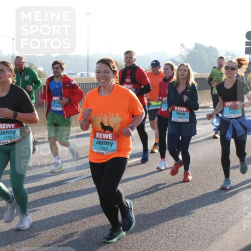03.10.2025 - Köhlbrandbrückenlauf Lena Gebhardt http://msf.ph/oto/9061887 03.10.2025 09:20:00 Position 1 1773, 1350, 1331, 1327 meine-sportfotos.de