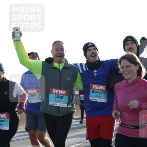 03.10.2025 - Köhlbrandbrückenlauf Jannik Wohlers http://msf.ph/oto/9061895 03.10.2025 09:23:20 Position 3 2409, 3120, 3001, 3121, 2644 meine-sportfotos.de