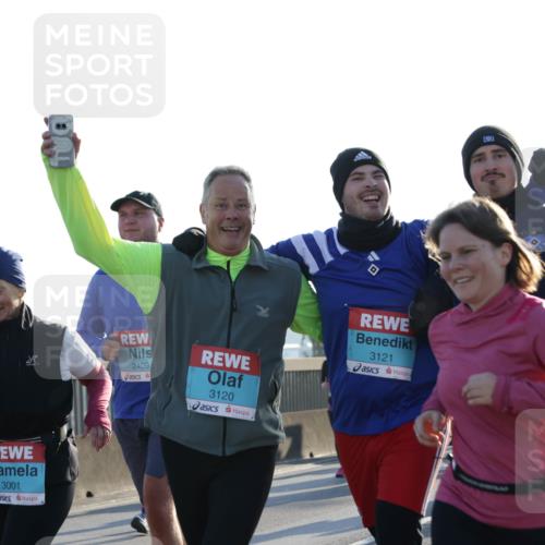 03.10.2025 - Köhlbrandbrückenlauf Jannik Wohlers http://msf.ph/oto/9061901 03.10.2025 09:23:20 Position 3 49, 3001, 2409, 3120, 3121, 2644 meine-sportfotos.de