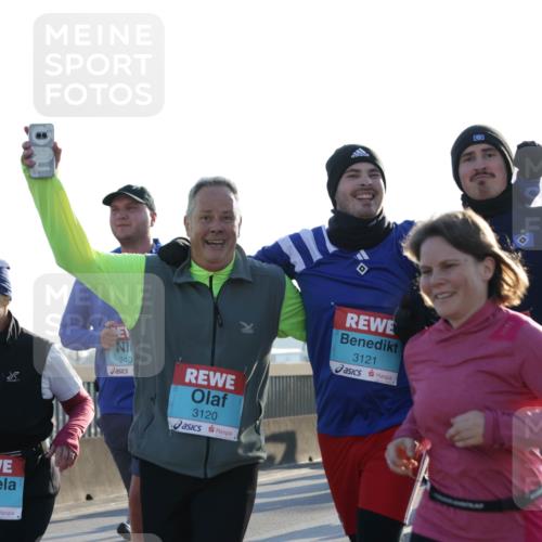 03.10.2025 - Köhlbrandbrückenlauf Jannik Wohlers http://msf.ph/oto/9061903 03.10.2025 09:23:20 Position 3 2049, 3001, 240, 3120, 3121, 2644 meine-sportfotos.de