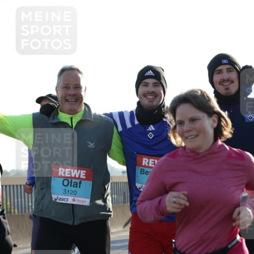 03.10.2025 - Köhlbrandbrückenlauf Jannik Wohlers http://msf.ph/oto/9061922 03.10.2025 09:23:20 Position 3 3001, 3120, 264 meine-sportfotos.de