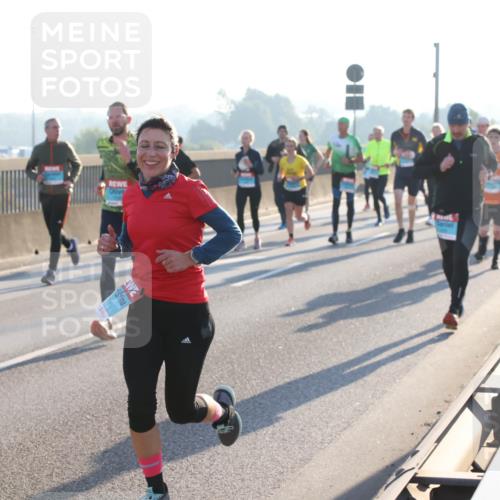 03.10.2025 - Köhlbrandbrückenlauf Lena Gebhardt http://msf.ph/oto/9061950 03.10.2025 09:20:02 Position 1  meine-sportfotos.de