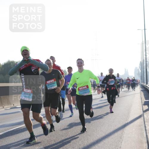 03.10.2025 - Köhlbrandbrückenlauf Jannik Wohlers http://msf.ph/oto/9061995 03.10.2025 09:15:17 Position 3 3053, 1077, 1110 meine-sportfotos.de