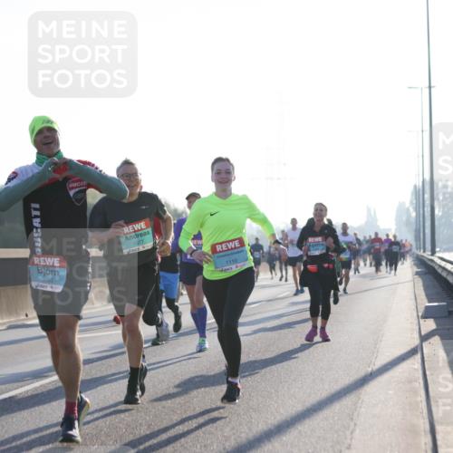 03.10.2025 - Köhlbrandbrückenlauf Jannik Wohlers http://msf.ph/oto/9062002 03.10.2025 09:15:17 Position 3 3053, 1077, 1110 meine-sportfotos.de