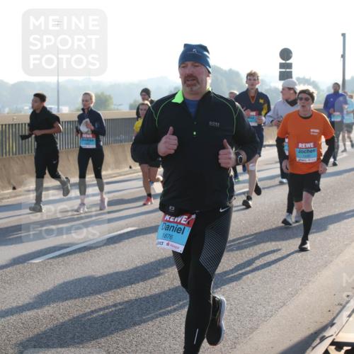 03.10.2025 - Köhlbrandbrückenlauf Lena Gebhardt http://msf.ph/oto/9062010 03.10.2025 09:20:04 Position 1 1876, 1430 meine-sportfotos.de