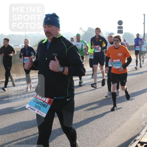 03.10.2025 - Köhlbrandbrückenlauf Lena Gebhardt http://msf.ph/oto/9062020 03.10.2025 09:20:04 Position 1 1430, 1876 meine-sportfotos.de