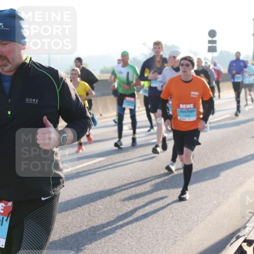 03.10.2025 - Köhlbrandbrückenlauf Lena Gebhardt http://msf.ph/oto/9062032 03.10.2025 09:20:05 Position 1 1876 meine-sportfotos.de