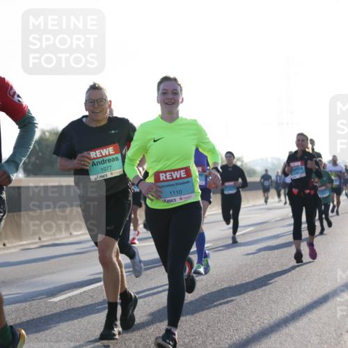 03.10.2025 - Köhlbrandbrückenlauf Jannik Wohlers http://msf.ph/oto/9062057 03.10.2025 09:15:18 Position 3 3053, 1077, 1110 meine-sportfotos.de