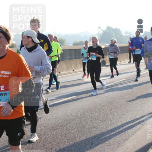 03.10.2025 - Köhlbrandbrückenlauf Lena Gebhardt http://msf.ph/oto/9062079 03.10.2025 09:20:06 Position 1 3334, 1430, 3202 meine-sportfotos.de