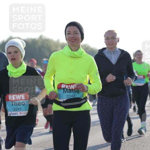 03.10.2025 - Köhlbrandbrückenlauf Jannik Wohlers http://msf.ph/oto/9062117 03.10.2025 09:23:27 Position 3 2245, 2244 meine-sportfotos.de