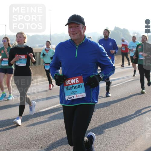 03.10.2025 - Köhlbrandbrückenlauf Lena Gebhardt http://msf.ph/oto/9062122 03.10.2025 09:20:08 Position 1 1407, 3202 meine-sportfotos.de