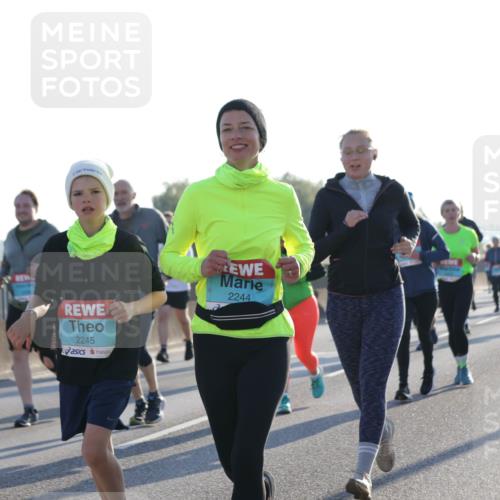 03.10.2025 - Köhlbrandbrückenlauf Jannik Wohlers http://msf.ph/oto/9062153 03.10.2025 09:23:28 Position 3 2369, 2245, 2244 meine-sportfotos.de