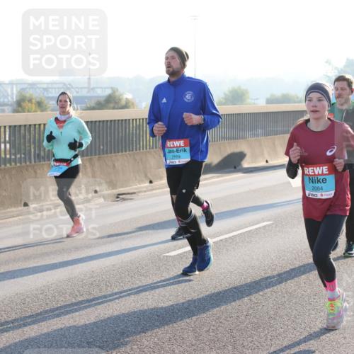 03.10.2025 - Köhlbrandbrückenlauf Lena Gebhardt http://msf.ph/oto/9062164 03.10.2025 09:20:09 Position 1 2029, 2084 meine-sportfotos.de