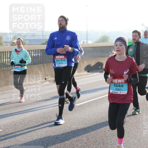 03.10.2025 - Köhlbrandbrückenlauf Lena Gebhardt http://msf.ph/oto/9062169 03.10.2025 09:20:09 Position 1 2029, 2084 meine-sportfotos.de