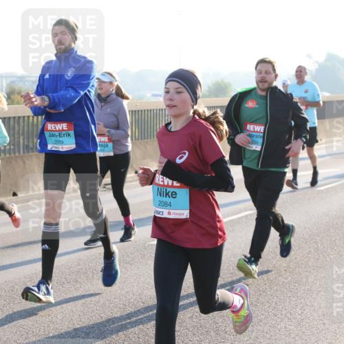 03.10.2025 - Köhlbrandbrückenlauf Lena Gebhardt http://msf.ph/oto/9062172 03.10.2025 09:20:10 Position 1 2029, 2084, 534 meine-sportfotos.de