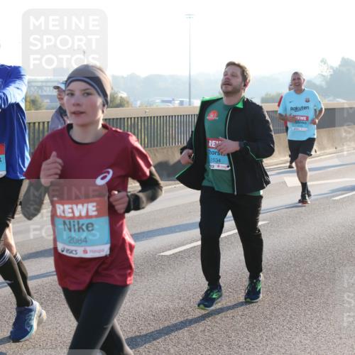 03.10.2025 - Köhlbrandbrückenlauf Lena Gebhardt http://msf.ph/oto/9062186 03.10.2025 09:20:10 Position 1 3717, 2029, 2084, 1534 meine-sportfotos.de