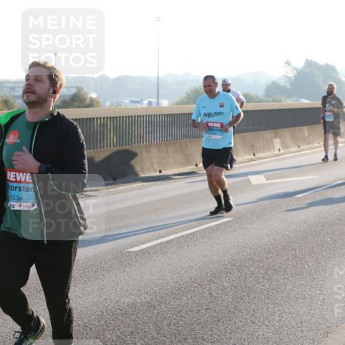 03.10.2025 - Köhlbrandbrückenlauf Lena Gebhardt http://msf.ph/oto/9062219 03.10.2025 09:20:11 Position 1 1534 meine-sportfotos.de