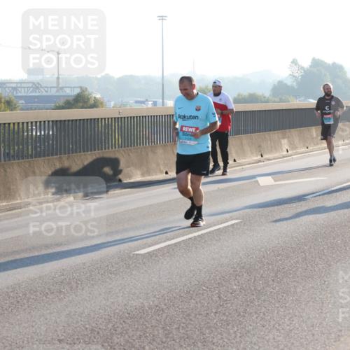 03.10.2025 - Köhlbrandbrückenlauf Lena Gebhardt http://msf.ph/oto/9062228 03.10.2025 09:20:11 Position 1  meine-sportfotos.de