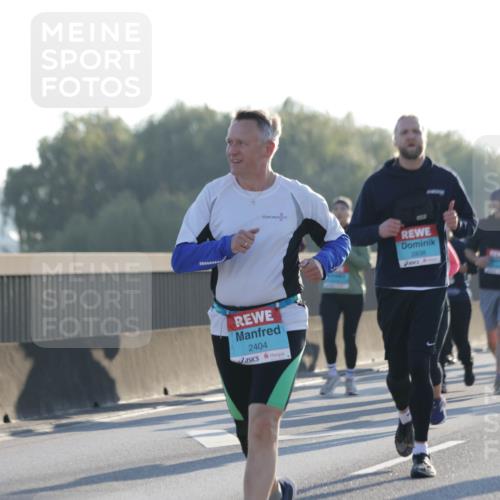 03.10.2025 - Köhlbrandbrückenlauf Jannik Wohlers http://msf.ph/oto/9062239 03.10.2025 09:23:31 Position 3 2404, 2838 meine-sportfotos.de