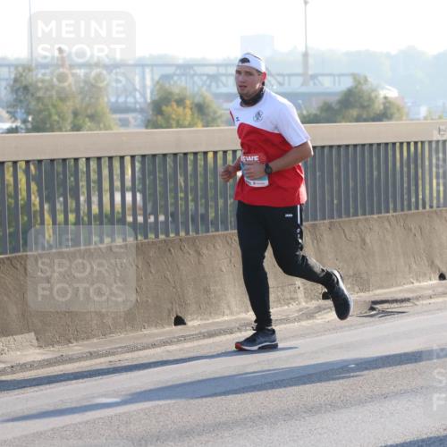 03.10.2025 - Köhlbrandbrückenlauf Lena Gebhardt http://msf.ph/oto/9062284 03.10.2025 09:20:14 Position 1  meine-sportfotos.de