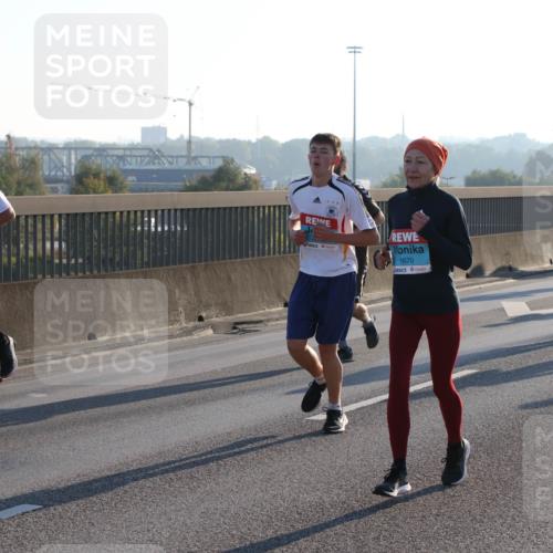 03.10.2025 - Köhlbrandbrückenlauf Lena Gebhardt http://msf.ph/oto/9062324 03.10.2025 09:20:15 Position 1 3615, 1670 meine-sportfotos.de
