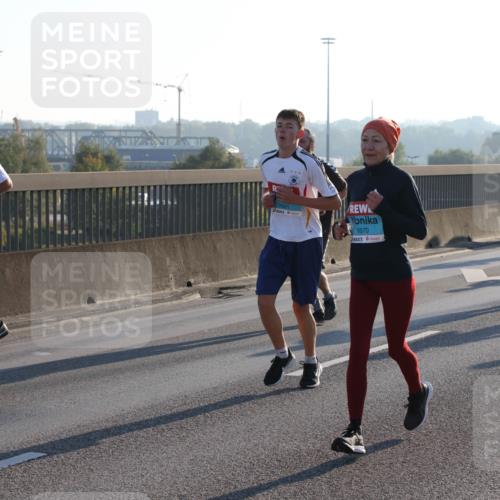 03.10.2025 - Köhlbrandbrückenlauf Lena Gebhardt http://msf.ph/oto/9062333 03.10.2025 09:20:15 Position 1 1670 meine-sportfotos.de