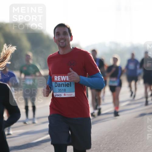 03.10.2025 - Köhlbrandbrückenlauf Jannik Wohlers http://msf.ph/oto/9062348 03.10.2025 09:15:33 Position 3 80, 1208, 3518 meine-sportfotos.de