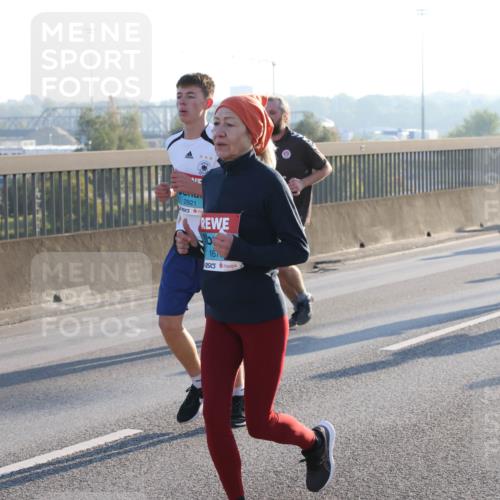 03.10.2025 - Köhlbrandbrückenlauf Lena Gebhardt http://msf.ph/oto/9062361 03.10.2025 09:20:15 Position 1 2921, 16 meine-sportfotos.de
