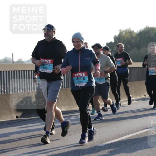 03.10.2025 - Köhlbrandbrückenlauf Jannik Wohlers http://msf.ph/oto/9062379 03.10.2025 09:23:37 Position 3 1929, 2101, 1004, 2899 meine-sportfotos.de