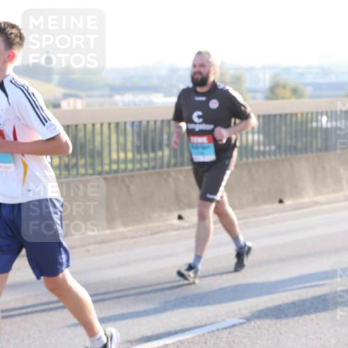 03.10.2025 - Köhlbrandbrückenlauf Lena Gebhardt http://msf.ph/oto/9062380 03.10.2025 09:20:16 Position 1  meine-sportfotos.de