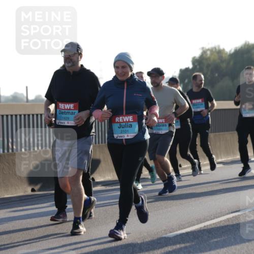 03.10.2025 - Köhlbrandbrückenlauf Jannik Wohlers http://msf.ph/oto/9062388 03.10.2025 09:23:37 Position 3 1929, 2101, 1004, 2899 meine-sportfotos.de