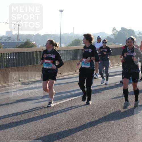 03.10.2025 - Köhlbrandbrückenlauf Lena Gebhardt http://msf.ph/oto/9062409 03.10.2025 09:20:17 Position 1  meine-sportfotos.de