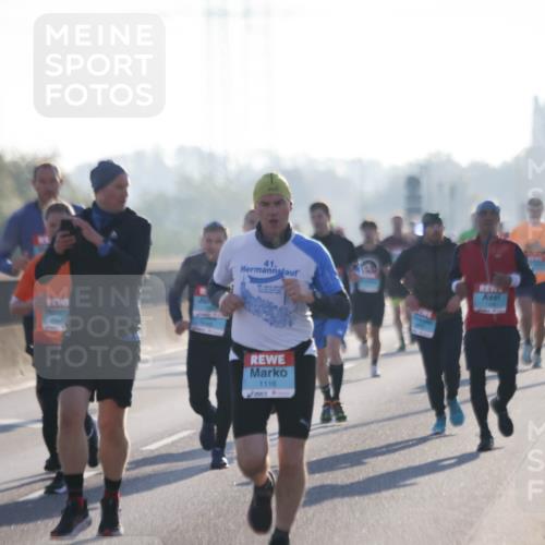 03.10.2025 - Köhlbrandbrückenlauf Jannik Wohlers http://msf.ph/oto/9062415 03.10.2025 09:15:38 Position 3 41, 1116, 1134 meine-sportfotos.de