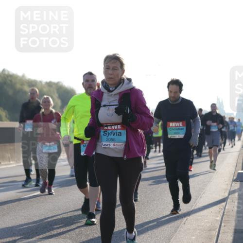 03.10.2025 - Köhlbrandbrückenlauf Jannik Wohlers http://msf.ph/oto/9062420 03.10.2025 09:23:39 Position 3 898, 2058, 3669 meine-sportfotos.de