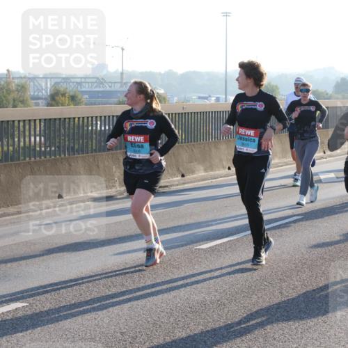 03.10.2025 - Köhlbrandbrückenlauf Lena Gebhardt http://msf.ph/oto/9062429 03.10.2025 09:20:17 Position 1 3006, 3010 meine-sportfotos.de