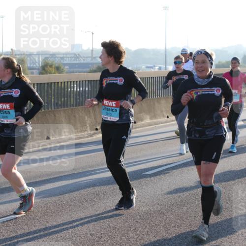 03.10.2025 - Köhlbrandbrückenlauf Lena Gebhardt http://msf.ph/oto/9062464 03.10.2025 09:20:18 Position 1 3006, 3010 meine-sportfotos.de