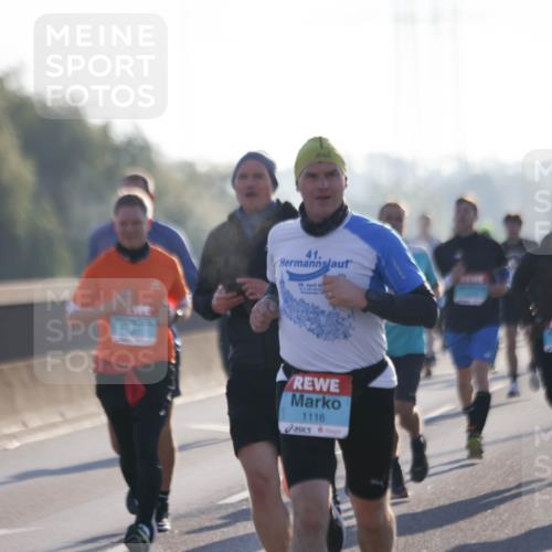 03.10.2025 - Köhlbrandbrückenlauf Jannik Wohlers http://msf.ph/oto/9062475 03.10.2025 09:15:40 Position 3 41, 29, 20, 1116 meine-sportfotos.de