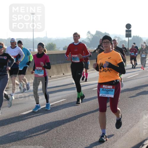 03.10.2025 - Köhlbrandbrückenlauf Lena Gebhardt http://msf.ph/oto/9062482 03.10.2025 09:20:19 Position 1 1355, 1598 meine-sportfotos.de