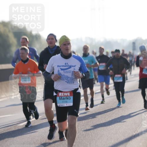 03.10.2025 - Köhlbrandbrückenlauf Jannik Wohlers http://msf.ph/oto/9062485 03.10.2025 09:15:40 Position 3 41, 29, 2012, 2, 1116 meine-sportfotos.de