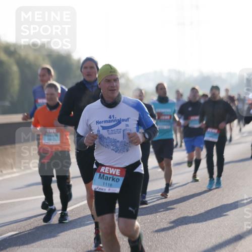 03.10.2025 - Köhlbrandbrückenlauf Jannik Wohlers http://msf.ph/oto/9062508 03.10.2025 09:15:40 Position 3 41, 29, 2012, 1, 1116 meine-sportfotos.de