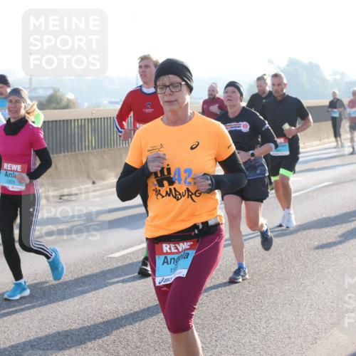 03.10.2025 - Köhlbrandbrückenlauf Lena Gebhardt http://msf.ph/oto/9062509 03.10.2025 09:20:20 Position 1 1355, 15 meine-sportfotos.de