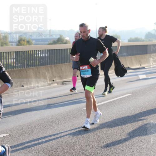 03.10.2025 - Köhlbrandbrückenlauf Lena Gebhardt http://msf.ph/oto/9062554 03.10.2025 09:20:21 Position 1 910, 3641 meine-sportfotos.de