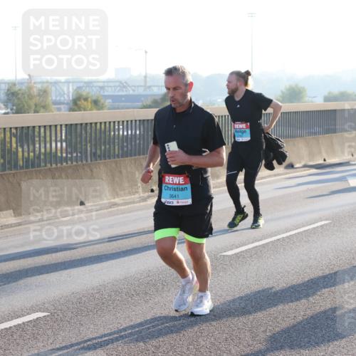 03.10.2025 - Köhlbrandbrückenlauf Lena Gebhardt http://msf.ph/oto/9062558 03.10.2025 09:20:22 Position 1 3641, 2793 meine-sportfotos.de