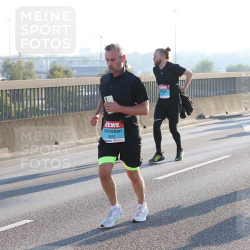 03.10.2025 - Köhlbrandbrückenlauf Lena Gebhardt http://msf.ph/oto/9062562 03.10.2025 09:20:22 Position 1 3641 meine-sportfotos.de