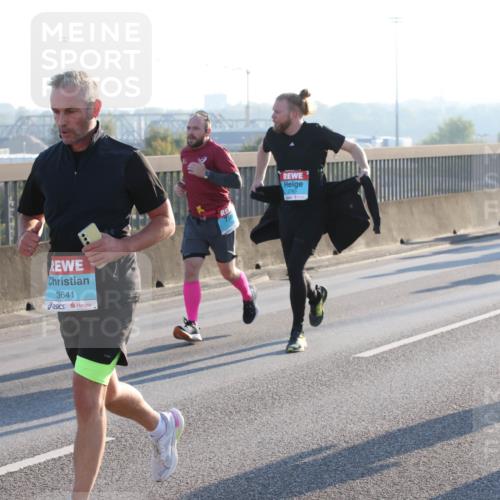 03.10.2025 - Köhlbrandbrückenlauf Lena Gebhardt http://msf.ph/oto/9062577 03.10.2025 09:20:22 Position 1 3641, 2793 meine-sportfotos.de