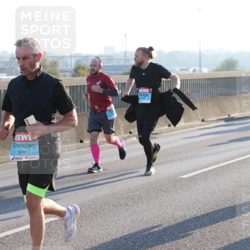 03.10.2025 - Köhlbrandbrückenlauf Lena Gebhardt http://msf.ph/oto/9062584 03.10.2025 09:20:22 Position 1 3641 meine-sportfotos.de
