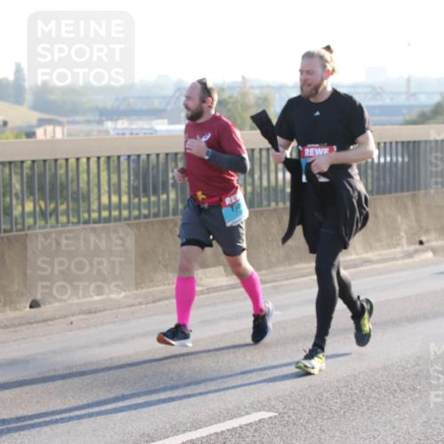 03.10.2025 - Köhlbrandbrückenlauf Lena Gebhardt http://msf.ph/oto/9062620 03.10.2025 09:20:23 Position 1  meine-sportfotos.de